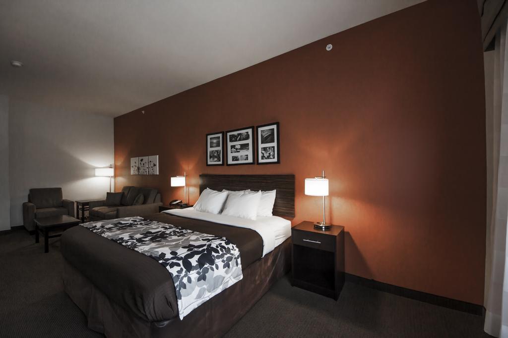 Sleep & North Hotel Hennessey