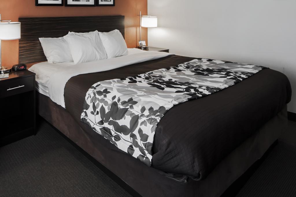 Sleep & North Hotel Hennessey